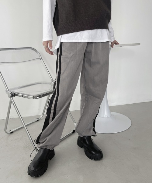 CLEA（クレア）の「サイドラインスラックスジョガーパンツ（その他パンツ・レディース・ブラック/グレー・M/L）」の2枚目の写真