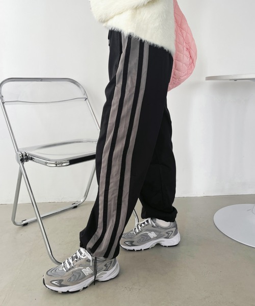 CLEA（クレア）の「サイドラインスラックスジョガーパンツ（その他パンツ・レディース・ブラック/グレー・M/L）」の5枚目の写真