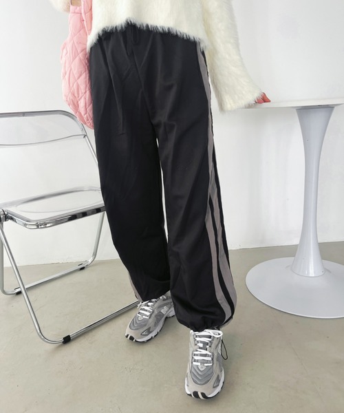 CLEA（クレア）の「サイドラインスラックスジョガーパンツ（その他パンツ・レディース・ブラック/グレー・M/L）」の4枚目の写真