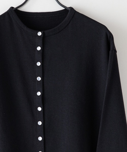 fort point(フォーポイント)の「【FORTPOINT/フォートポイント】個性的なボタンが技あり さらっと羽織れる 裏毛カーディガン ドロップショルダー ビッグシルエット(カーディガン/ボレロ・レディース・グリーン/グレー/イエロー/ブラック/パープル/オレンジ・FREE)」の7枚目の写真