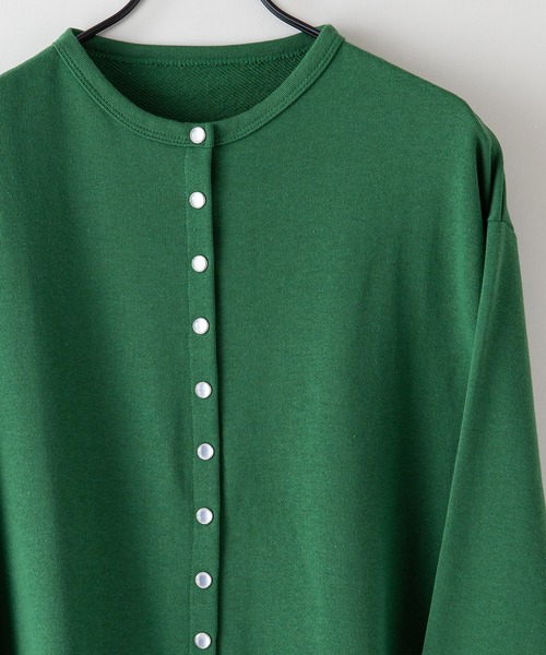 fort point(フォーポイント)の「【FORTPOINT/フォートポイント】個性的なボタンが技あり さらっと羽織れる 裏毛カーディガン ドロップショルダー ビッグシルエット(カーディガン/ボレロ・レディース・グリーン/グレー/イエロー/ブラック/パープル/オレンジ・FREE)」の9枚目の写真