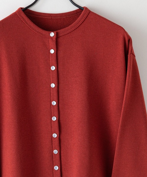 fort point(フォーポイント)の「【FORTPOINT/フォートポイント】個性的なボタンが技あり さらっと羽織れる 裏毛カーディガン ドロップショルダー ビッグシルエット(カーディガン/ボレロ・レディース・グリーン/グレー/イエロー/ブラック/パープル/オレンジ・FREE)」の12枚目の写真