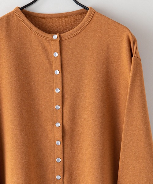 fort point(フォーポイント)の「【FORTPOINT/フォートポイント】個性的なボタンが技あり さらっと羽織れる 裏毛カーディガン ドロップショルダー ビッグシルエット(カーディガン/ボレロ・レディース・グリーン/グレー/イエロー/ブラック/パープル/オレンジ・FREE)」の11枚目の写真