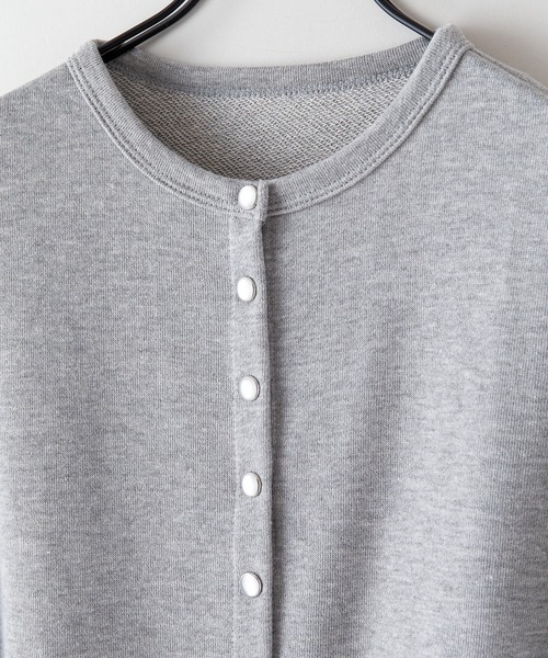 fort point(フォーポイント)の「【FORTPOINT/フォートポイント】個性的なボタンが技あり さらっと羽織れる 裏毛カーディガン ドロップショルダー ビッグシルエット(カーディガン/ボレロ・レディース・グリーン/グレー/イエロー/ブラック/パープル/オレンジ・FREE)」の13枚目の写真