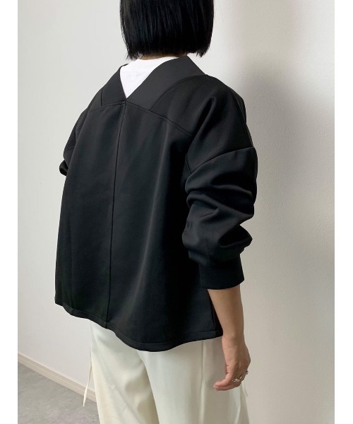 H.TOKYO(エイチトウキョウ)の「Vネックボリュームスウェット(スウェット・レディース・ブラック/ベージュ・FREE)」の5枚目の写真
