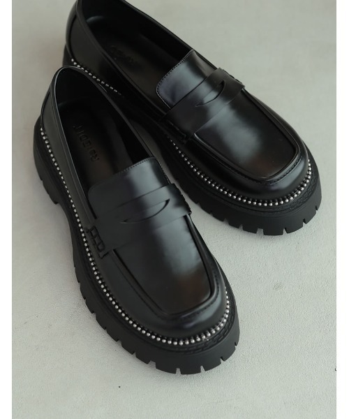 Re:EDIT（リエディ）の「[2023-24 WINTER COLLECTION][大きいサイズ有]スタッズコバトラックソールローファー（ローファー・レディース・ホワイト/ブラック・MEDIUM/SMALL/XX-LARGE/X-LARGE/LARGE）」の3枚目の写真