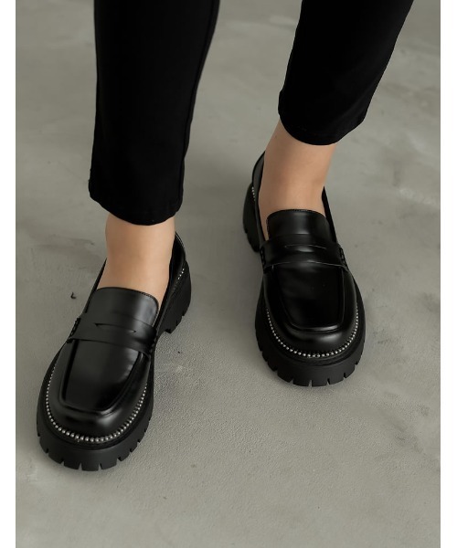 Re:EDIT（リエディ）の「[2023-24 WINTER COLLECTION][大きいサイズ有]スタッズコバトラックソールローファー（ローファー・レディース・ホワイト/ブラック・MEDIUM/SMALL/XX-LARGE/X-LARGE/LARGE）」の5枚目の写真