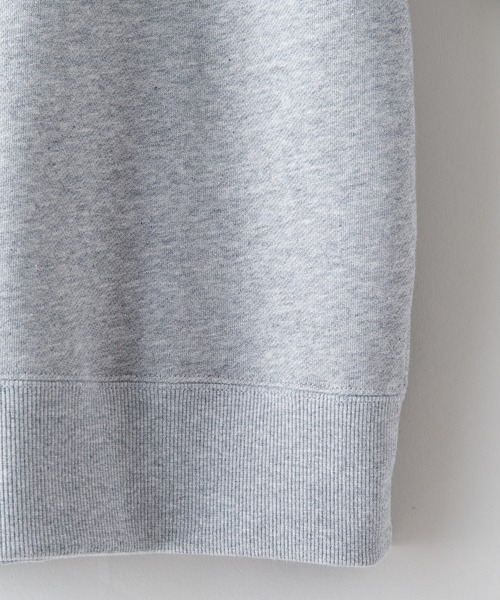 Champion（チャンピオン）の「【CHAMPION/チャンピオン】USAコットン 　裏起毛　スウェット　トレーナー 　リサイクルポリエステル 　サスティナブル　ワンポイントロゴ刺繍（スウェット・メンズ・オフホワイト/杢グレー/ダークグリーン/ブラック/ネイビー・LARGE/X-LARGE/XX-LARGE/MEDIUM）」の13枚目の写真