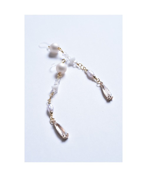 tone（トーン）の「【Astyle】ビジューマットパールロング樹脂ピアス(MA)（ピアス（両耳用）・レディース・ゴールド・FREE）」の2枚目の写真