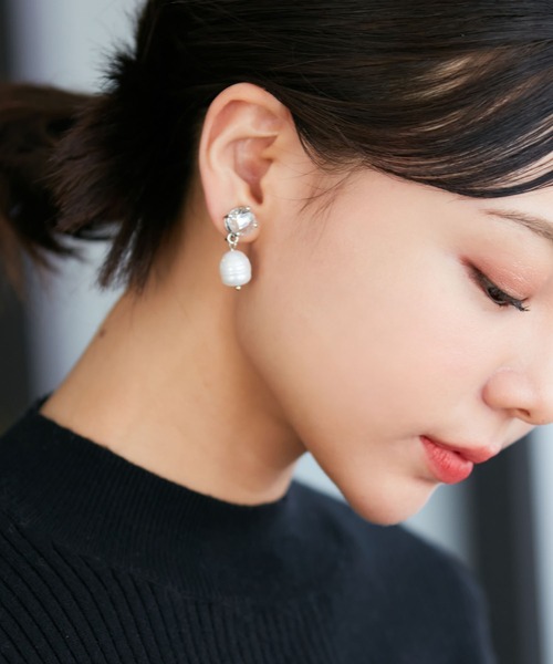 VIS(ビス)の「ビジュー×淡水パールイヤリング(イヤリング・レディース・シルバー/ゴールド・FREE)」の1枚目の写真