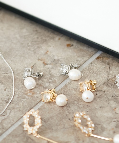 VIS(ビス)の「ビジュー×淡水パールイヤリング(イヤリング・レディース・シルバー/ゴールド・FREE)」の5枚目の写真