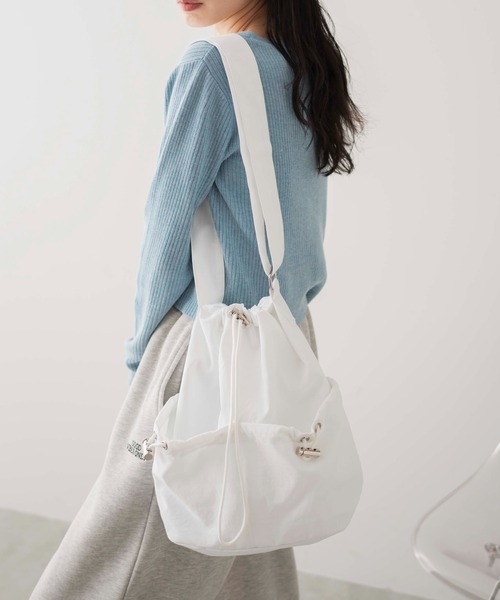 WEGO（ウィゴー）の「WEGO/ナイロン巾着ショルダー（ショルダーバッグ・レディース・ホワイト/ライトグレー/ブラック・FREE）」の2枚目の写真