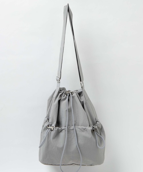 WEGO（ウィゴー）の「WEGO/ナイロン巾着ショルダー（ショルダーバッグ・レディース・ホワイト/ライトグレー/ブラック・FREE）」の9枚目の写真