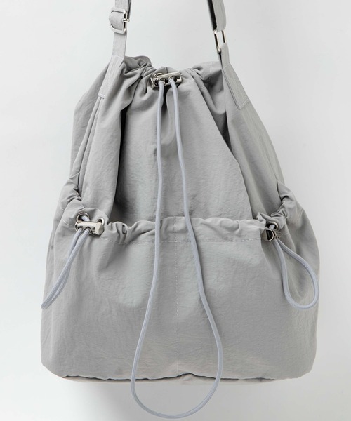 WEGO（ウィゴー）の「WEGO/ナイロン巾着ショルダー（ショルダーバッグ・レディース・ホワイト/ライトグレー/ブラック・FREE）」の4枚目の写真