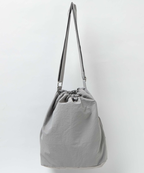 WEGO（ウィゴー）の「WEGO/ナイロン巾着ショルダー（ショルダーバッグ・レディース・ホワイト/ライトグレー/ブラック・FREE）」の5枚目の写真