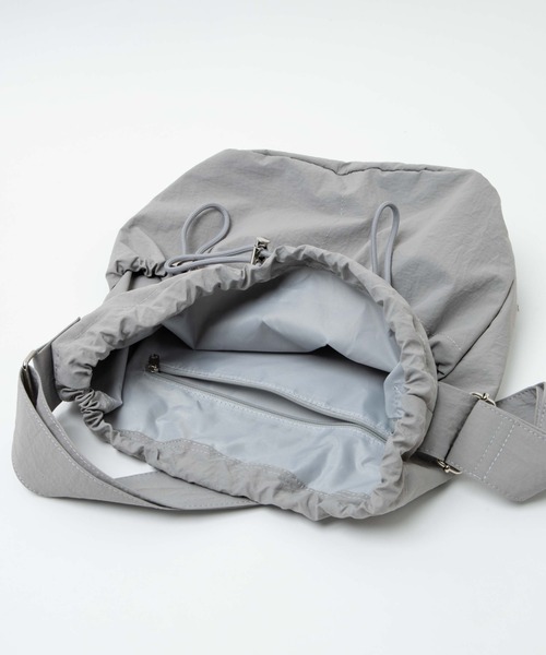 WEGO（ウィゴー）の「WEGO/ナイロン巾着ショルダー（ショルダーバッグ・レディース・ホワイト/ライトグレー/ブラック・FREE）」の11枚目の写真