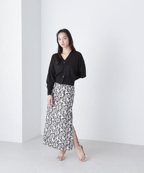 NATURAL BEAUTY BASIC（ナチュラルビューティーベーシック）の「◇Ｖネックベーシックカーディガン（カーディガン/ボレロ・レディース・イエロー/ブルー/ブラック/オフホワイト/オレンジ・FREE）」の7枚目の写真