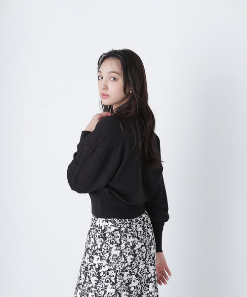 NATURAL BEAUTY BASIC（ナチュラルビューティーベーシック）の「◇Ｖネックベーシックカーディガン（カーディガン/ボレロ・レディース・イエロー/ブルー/ブラック/オフホワイト/オレンジ・FREE）」の8枚目の写真