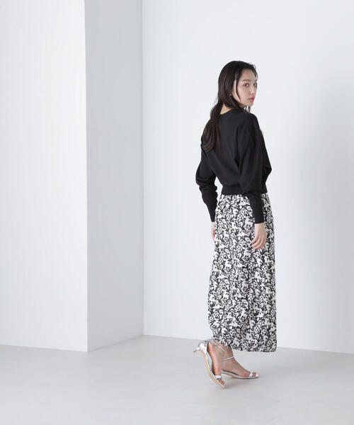 NATURAL BEAUTY BASIC（ナチュラルビューティーベーシック）の「◇Ｖネックベーシックカーディガン（カーディガン/ボレロ・レディース・イエロー/ブルー/ブラック/オフホワイト/オレンジ・FREE）」の11枚目の写真