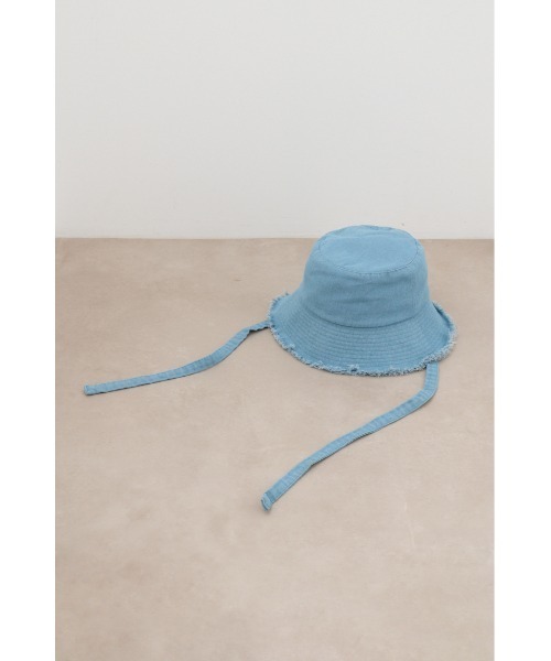 AZUL by moussy(アズールバイマウジー)の「ストラップ付きフリンジデニムバケットハット(ハット・レディース・ブルー/ライトブルー・FREE)」の5枚目の写真