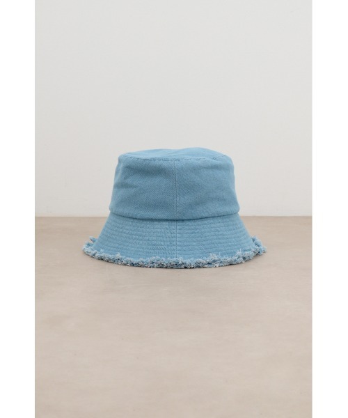 AZUL by moussy(アズールバイマウジー)の「ストラップ付きフリンジデニムバケットハット(ハット・レディース・ブルー/ライトブルー・FREE)」の6枚目の写真