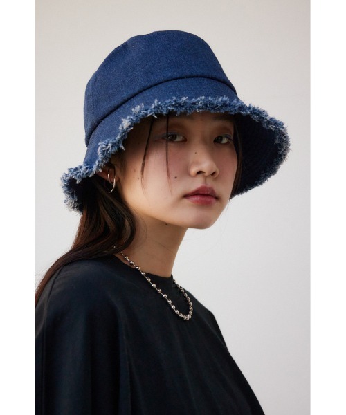 AZUL by moussy(アズールバイマウジー)の「ストラップ付きフリンジデニムバケットハット(ハット・レディース・ブルー/ライトブルー・FREE)」の10枚目の写真