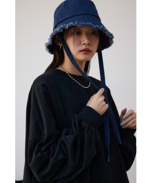AZUL by moussy(アズールバイマウジー)の「ストラップ付きフリンジデニムバケットハット(ハット・レディース・ブルー/ライトブルー・FREE)」の11枚目の写真