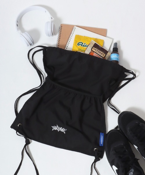 Salong hameu（サロン ハミュー）の「ストリートロゴプリントとワンポイントロゴ刺繍の2WAYリバーシブル ナップサック/リュック ユニセックス（バックパック/リュック・メンズ・ホワイト/ブラック・FREE）」の15枚目の写真