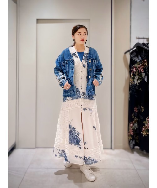 ALLSAINTS(オールセインツ)の「DINAH LACE DEKORAH FLORAL MAXI DRESS | DINAH レース DEKORAH フローラル マキシ ドレス・ワンピース(ワンピース・レディース・ブルー系その他・4/6/8/2/10)」の11枚目の写真