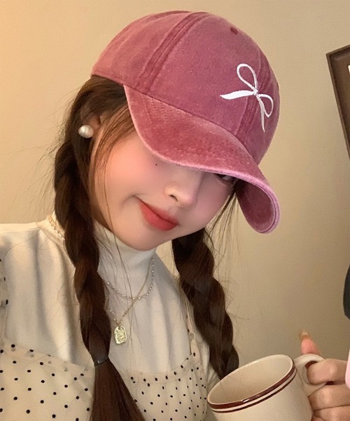 LYEON(リヨン)の「ピグメントリボン刺繍キャップ(キャップ・レディース・ブラック/ネイビー/ピンク・FREE)」の6枚目の写真