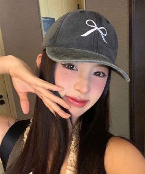 LYEON(リヨン)の「ピグメントリボン刺繍キャップ(キャップ・レディース・ブラック/ネイビー/ピンク・FREE)」の8枚目の写真
