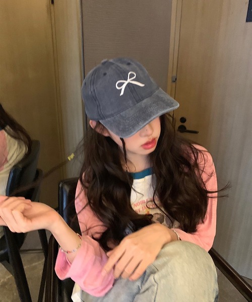 LYEON(リヨン)の「ピグメントリボン刺繍キャップ(キャップ・レディース・ブラック/ネイビー/ピンク・FREE)」の9枚目の写真