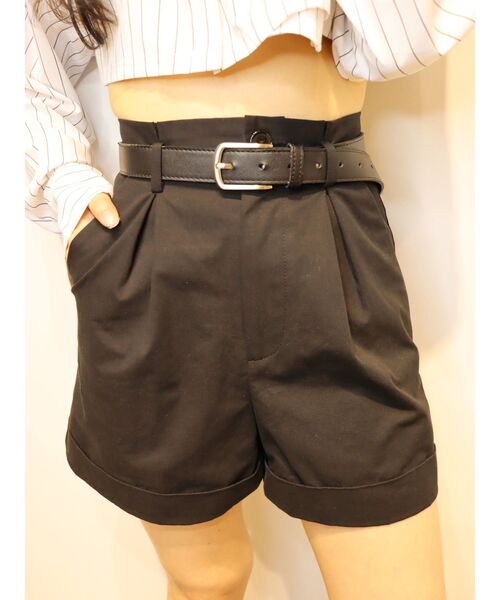 EVRIS(エヴリス)の「BASICハイウエストショートパンツ(その他パンツ・レディース・ブラック/ホワイト・SMALL/MEDIUM)」の1枚目の写真