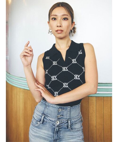 GYDAロゴ入りノースリーブニット ジェイダ GYDA フリルノースリーブニット TOPS（オフホワイト
