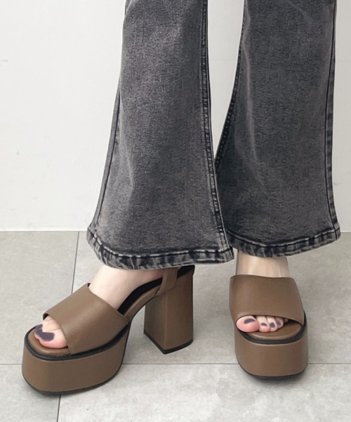 WEGO(ウィゴー)の「WEGO/ストーム付きヒールサンダル(サンダル・レディース・シルバー/ブラック/ブラウン/オフホワイト・MEDIUM/LARGE)」の1枚目の写真