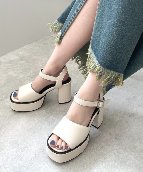 WEGO(ウィゴー)の「WEGO/ストーム付きヒールサンダル(サンダル・レディース・シルバー/ブラック/ブラウン/オフホワイト・MEDIUM/LARGE)」の2枚目の写真