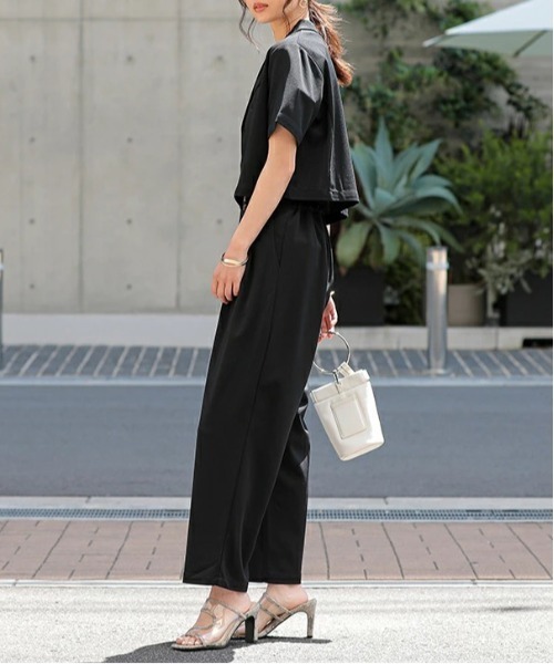 and it_(アンドイット)の「ショートジャケット+クロップドパンツ セットアップ(セットアップ・レディース・アイボリー/ブラック・M-L)」の5枚目の写真