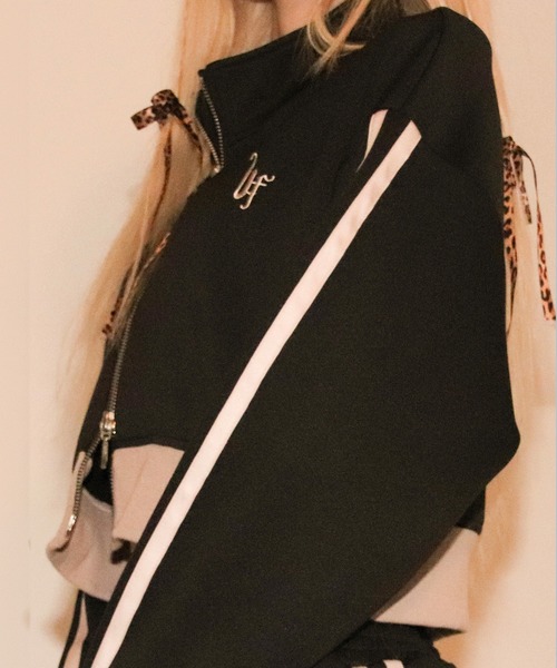 lilful(リルフル)の「LINE SHORT JERSEY TOPS(ジャージ・レディース・ブラック・F)」の2枚目の写真