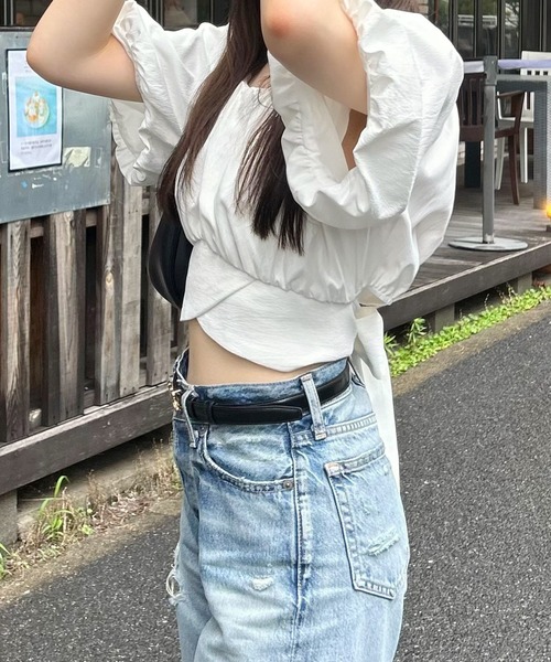 junoah(ジュノア)の「パフスリーブバックリボンショートトップス(シャツ/ブラウス・レディース・アイボリー/ブラック/ホワイト/ピンクベージュ/チャコール・MEDIUM/X-LARGE/LARGE)」の8枚目の写真
