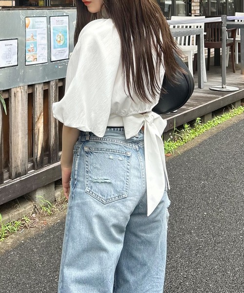 junoah(ジュノア)の「パフスリーブバックリボンショートトップス(シャツ/ブラウス・レディース・アイボリー/ブラック/ホワイト/ピンクベージュ/チャコール・MEDIUM/X-LARGE/LARGE)」の6枚目の写真