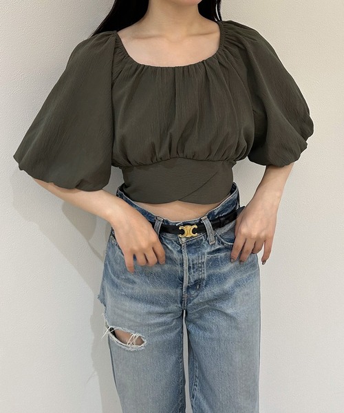 junoah(ジュノア)の「パフスリーブバックリボンショートトップス(シャツ/ブラウス・レディース・アイボリー/ブラック/ホワイト/ピンクベージュ/チャコール・MEDIUM/X-LARGE/LARGE)」の14枚目の写真