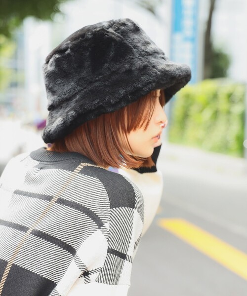 Ray BEAMS(レイビームス)の「フェイクファー バケット ハット(ハット・レディース・グレー/ブラック・ONE SIZE)」の4枚目の写真