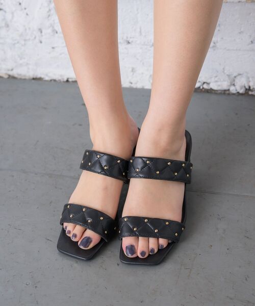 ems excite（エムズエキサイト）の「スタッズ付きサンダル（サンダル・レディース・ブラック/オフホワイト/ベージュ・MEDIUM/LARGE）」の7枚目の写真