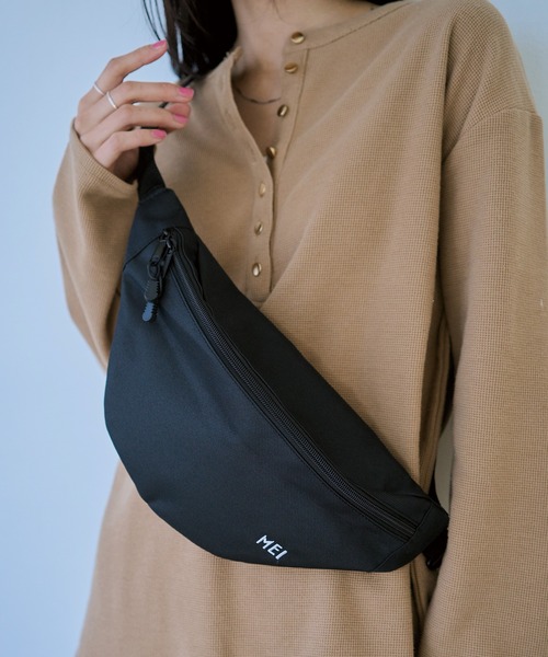 MEI（メイ）の「【MEI/メイ】MOON SHOULDER/ミニ ボディバッグ ウエストポーチ ショルダー（ボディバッグ/ウエストポーチ・レディース・ボルドー/ブラウン/グリーン/グレー/ネイビー/ブラック・F）」の2枚目の写真