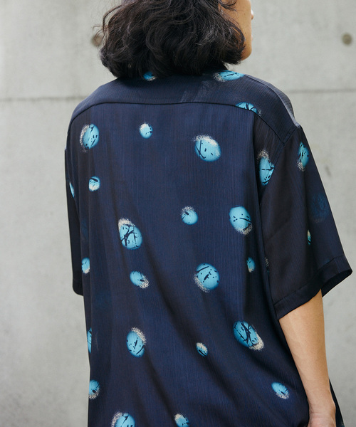 JOURNAL STANDARD(ジャーナルスタンダード)の「ポリエステルシアーサテン モダニズム オープンカラーシャツ(シャツ/ブラウス・メンズ・ホワイト系その他/ブラック/アイボリー/ダークブルー・LARGE/MEDIUM)」の22枚目の写真