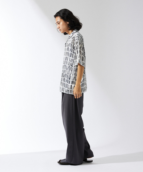 JOURNAL STANDARD(ジャーナルスタンダード)の「ポリエステルシアーサテン モダニズム オープンカラーシャツ(シャツ/ブラウス・メンズ・ホワイト系その他/ブラック/アイボリー/ダークブルー・LARGE/MEDIUM)」の19枚目の写真