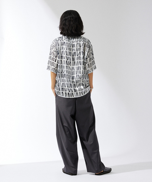 JOURNAL STANDARD(ジャーナルスタンダード)の「ポリエステルシアーサテン モダニズム オープンカラーシャツ(シャツ/ブラウス・メンズ・ホワイト系その他/ブラック/アイボリー/ダークブルー・LARGE/MEDIUM)」の20枚目の写真