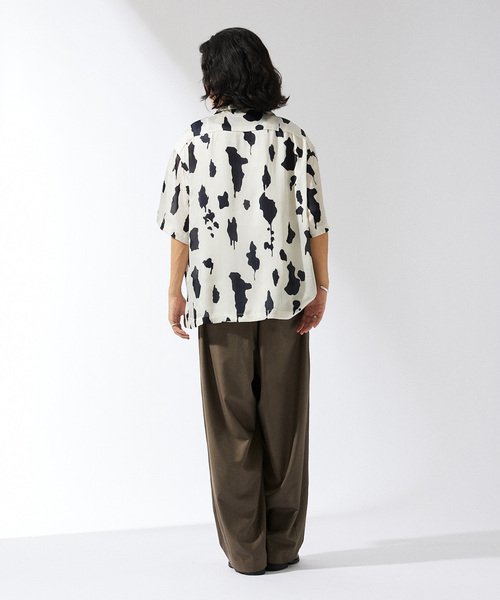 JOURNAL STANDARD(ジャーナルスタンダード)の「ポリエステルシアーサテン モダニズム オープンカラーシャツ(シャツ/ブラウス・メンズ・ホワイト系その他/ブラック/アイボリー/ダークブルー・LARGE/MEDIUM)」の6枚目の写真