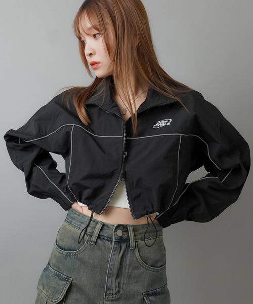 SPINNS（スピンズ）の「Wジップパイピング切替ショート丈ナイロンジャケット（ナイロンジャケット・レディース・グレー系その他/ブラック×ホワイト/ブルー系その他/ネイビー系/ブラック×ブラック・ONESIZE）」の9枚目の写真