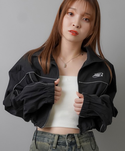 SPINNS（スピンズ）の「Wジップパイピング切替ショート丈ナイロンジャケット（ナイロンジャケット・レディース・グレー系その他/ブラック×ホワイト/ブルー系その他/ネイビー系/ブラック×ブラック・ONESIZE）」の8枚目の写真